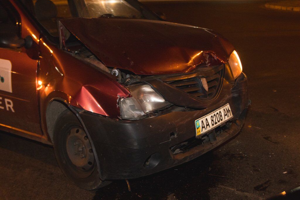 У Києві авто Uber потрапило в ДТП: є постраждалі