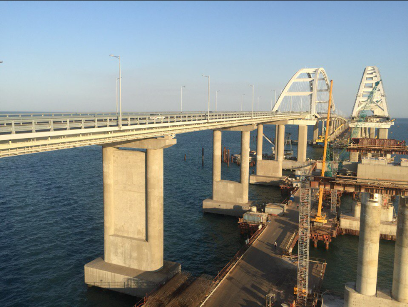 "Галюцинації": в мережі висміяли новий "рекорд" Кримського мосту