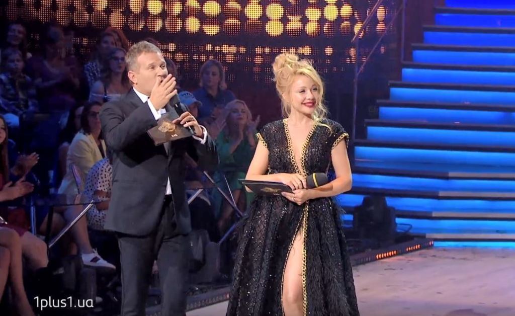 "Танці з зірками-2018": Тіна Кароль вийшла на публіку у відвертій сукні