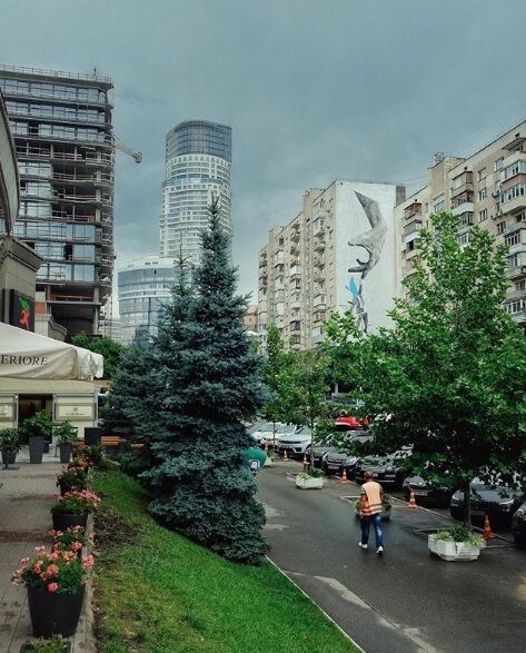 "Літо пакує валізи": в мережі з'явилося соковите фото Києва в серпні