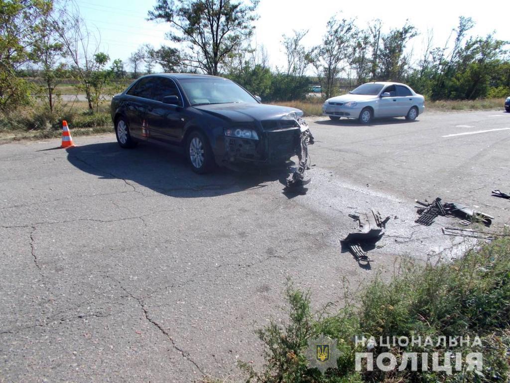 На запорожской трассе авария с участием элитной иномарки 