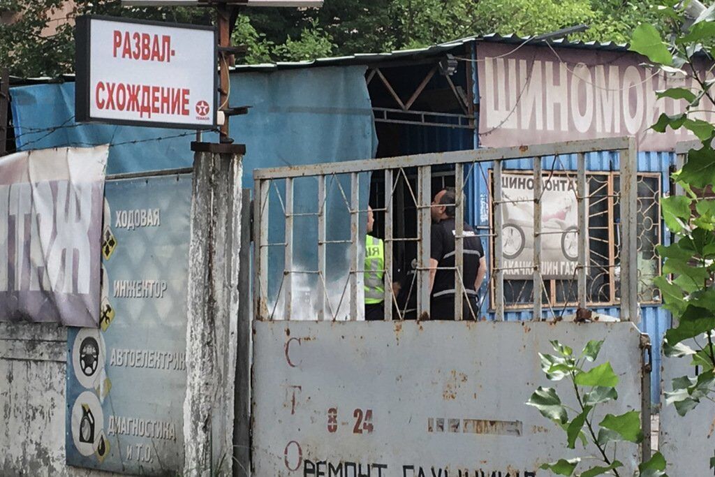 В Киеве нашли повешенным парня: фото и видео с места происшествия 