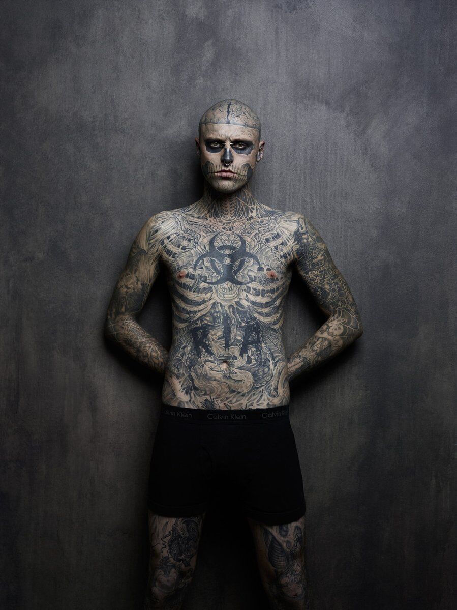 Внезапно умер Zombie Boy