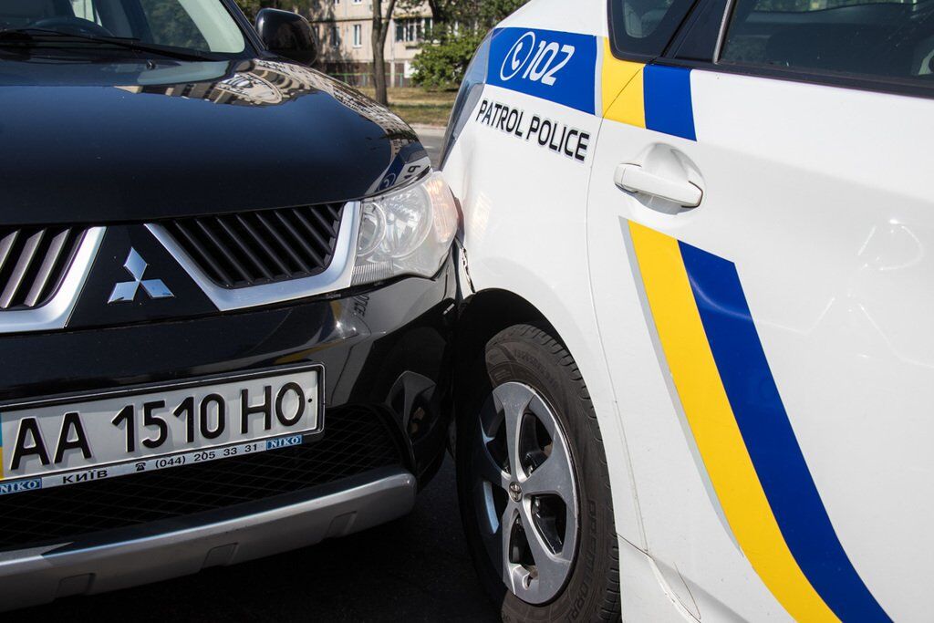 Мама сказала сбежать: в Киеве водитель устроил гонки с полицией