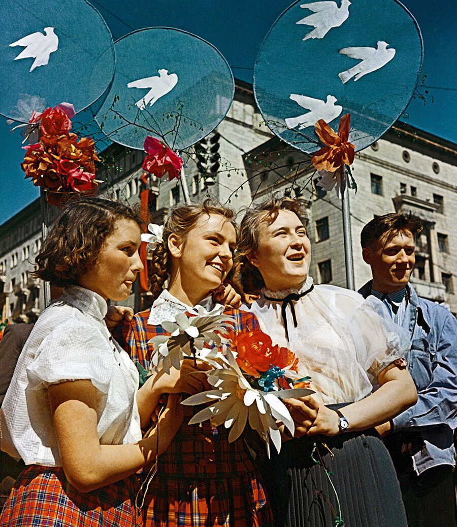 Постановочные фото жизни в СССР: как было на самом деле