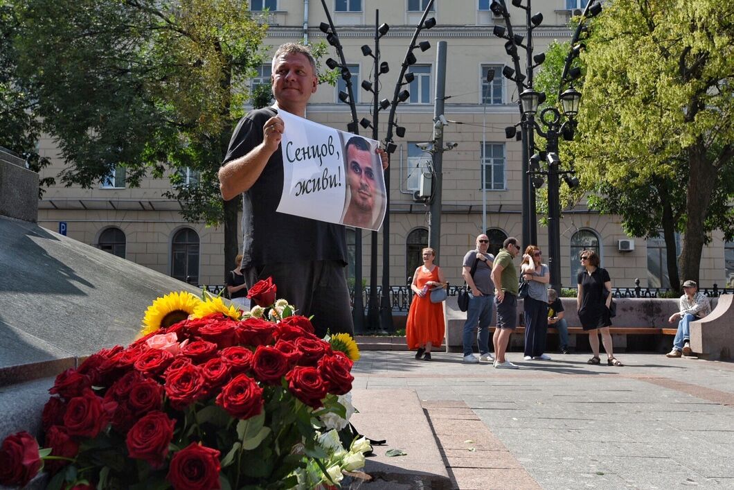 "Олежку, живи!" У центрі Москви пройшли пікети на підтримку Сенцова