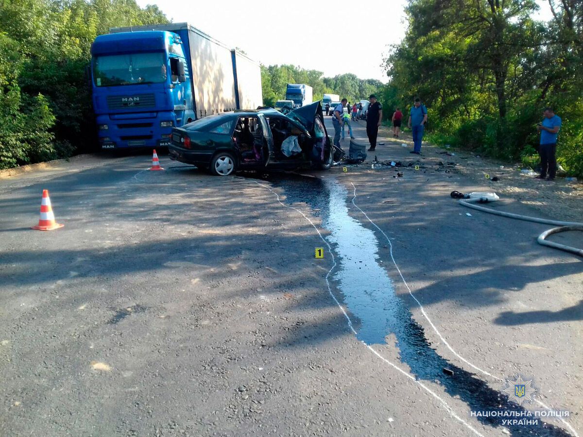 Під Чернівцями сталася велика смертельна ДТП: всі подробиці і фото