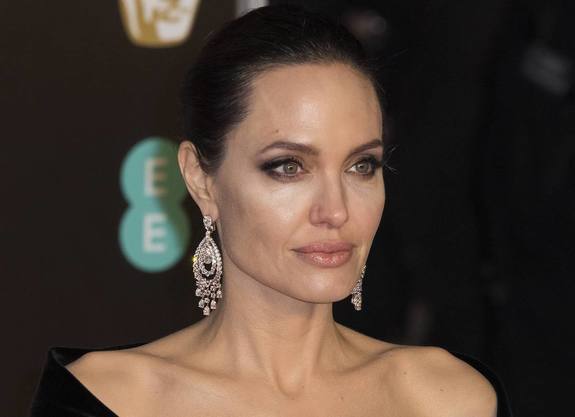 "Она питается гневом": адвокат Джоли ополчился на актрису