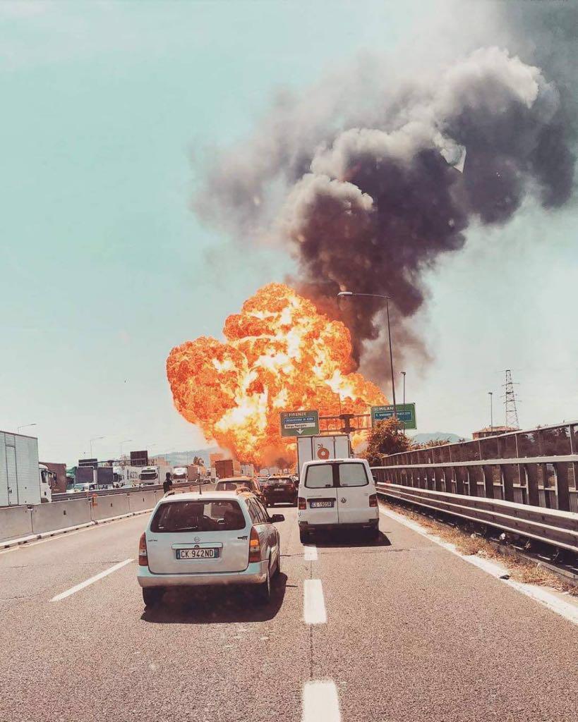 Возле аэропорта Болоньи прогремел мощный взрыв
