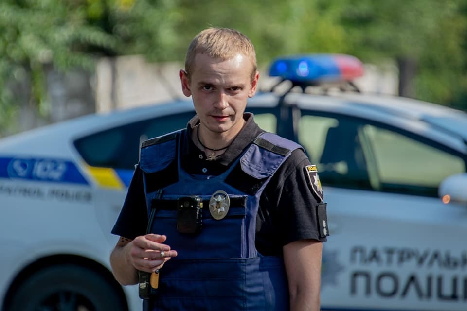 Затиснув гранату руками: патрульний із Дніпра став героєм у мережі