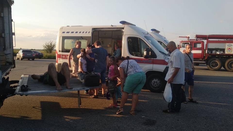 На Дніпропетровщині розбився пасажирський автобус: є жертви, багато постраждалих