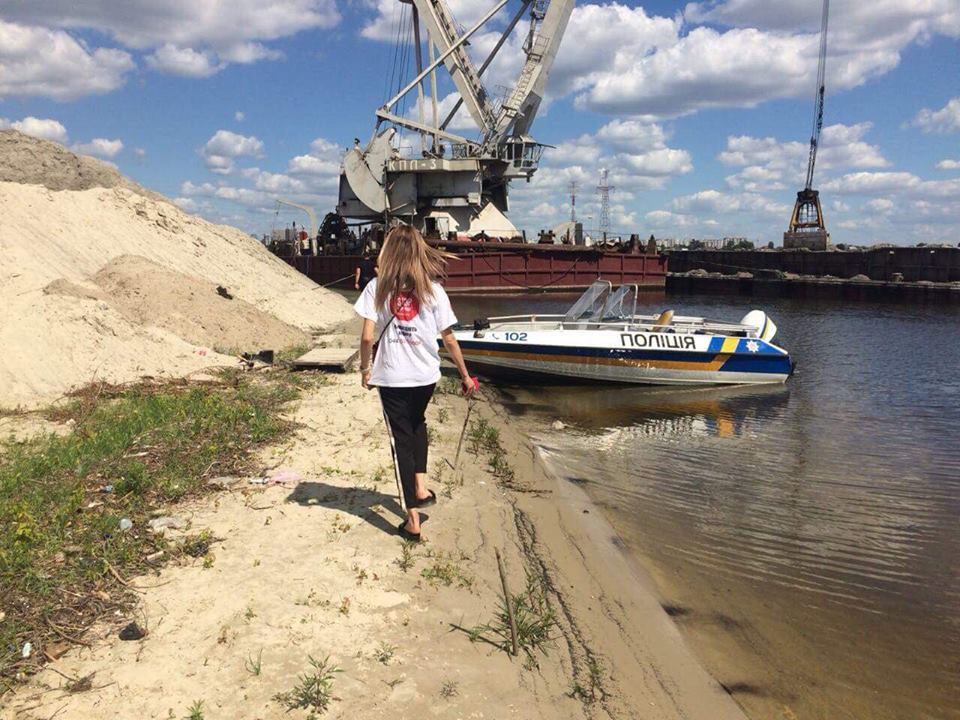 Нелегальная добыча песка: в Киеве поймали на горячем браконьеров