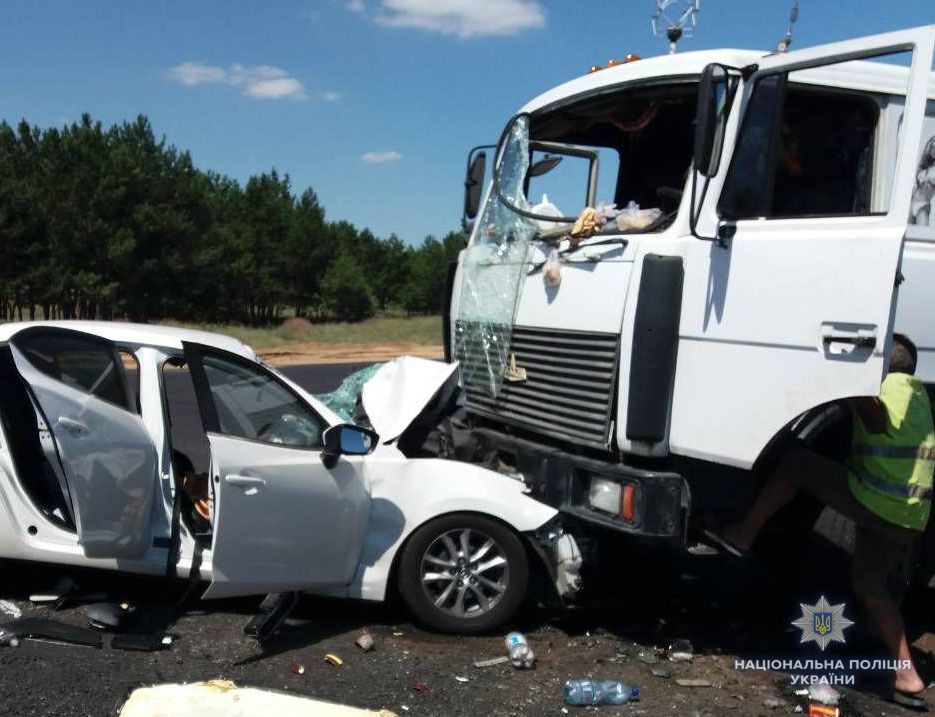 На Херсонщине неадекватный водитель убил двух своих детей: все подробности