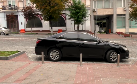 Авто, припаркованное в "кармане"