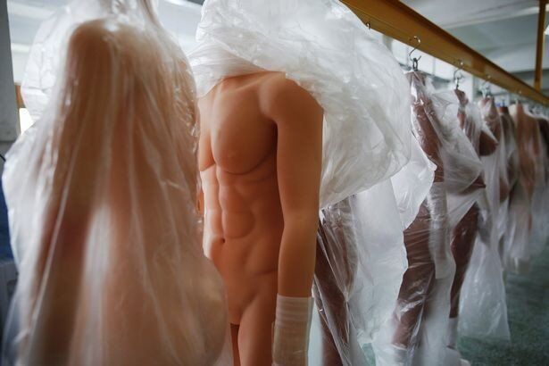 "Майбутнє за ляльками": з'явилися фото, як створюють секс-іграшки