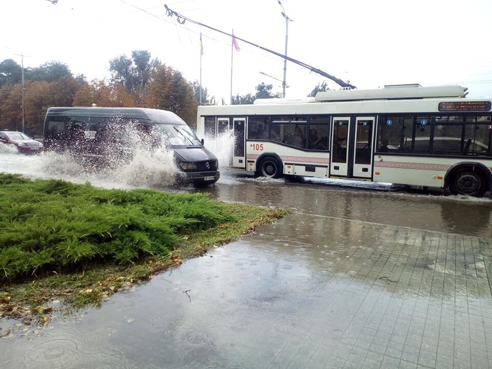 Потоп у Запоріжжі: опубліковано фото й відео наслідків стихії