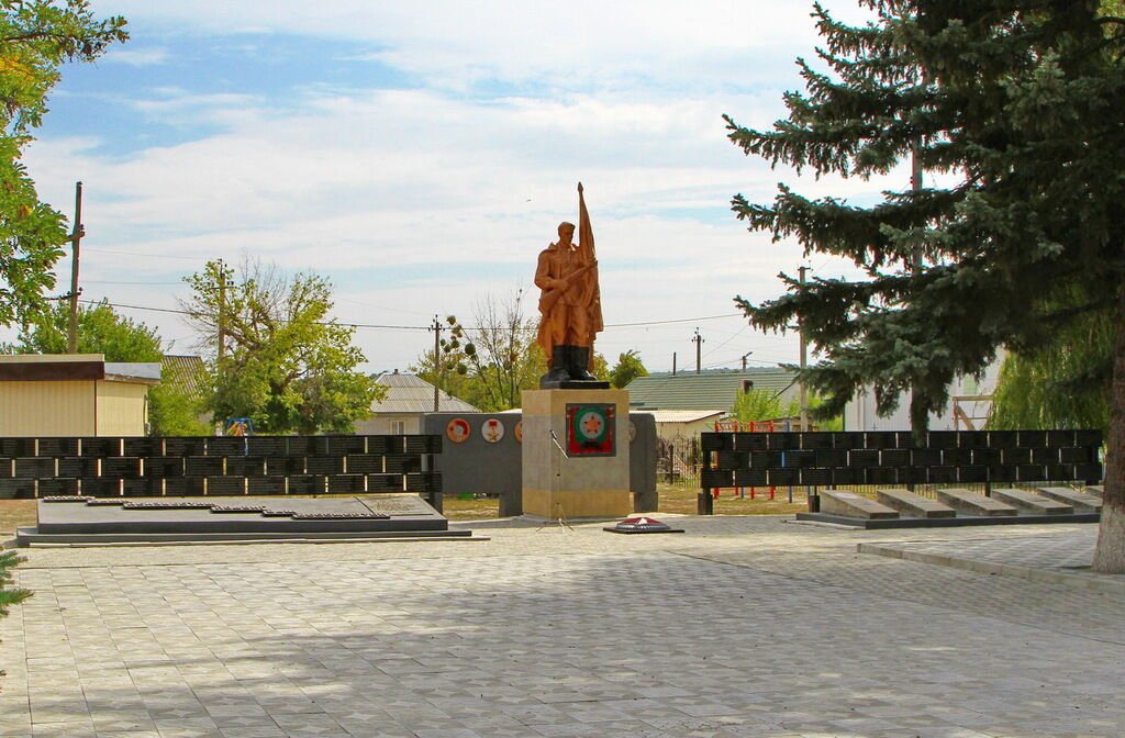 До 75-річчя визволення Донбасу від нацистів в регіоні відновили пам'ятники Героям