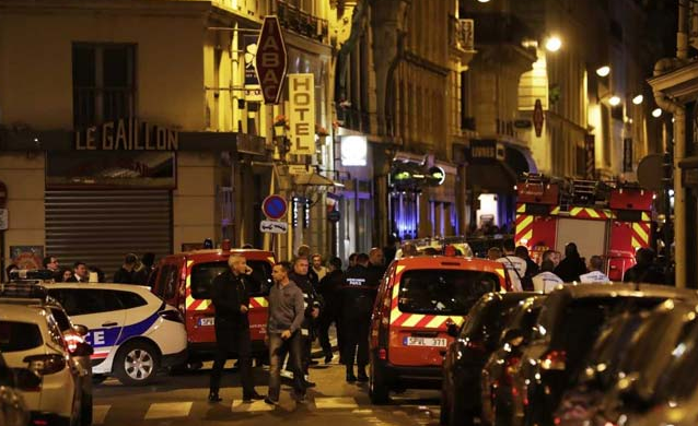 В Париже устроили кровавую резню: ранены туристы. Фото и видео с места ЧП