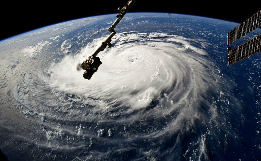 Ураган, що насувається на США, показали з космосу