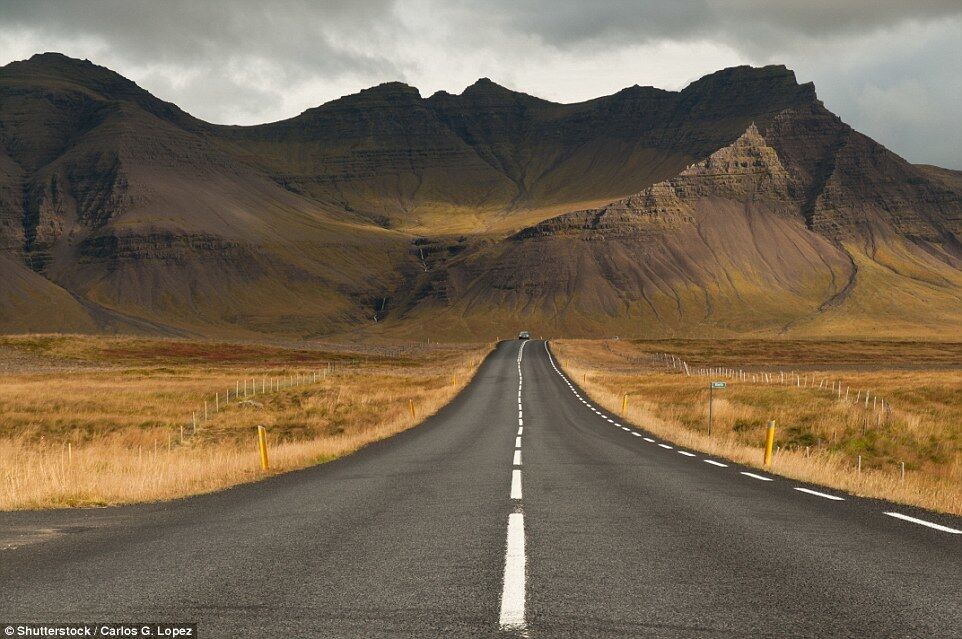 Дорога к вулканическому хребту в национальном парке Снайфедльсекюдль в Исландии