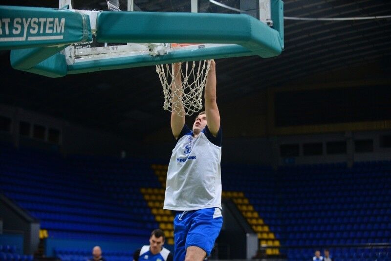 На поле битви: українські баскетболісти потренувалися перед матчем із Іспанією