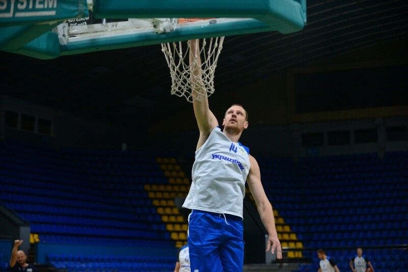 На поле битви: українські баскетболісти потренувалися перед матчем із Іспанією