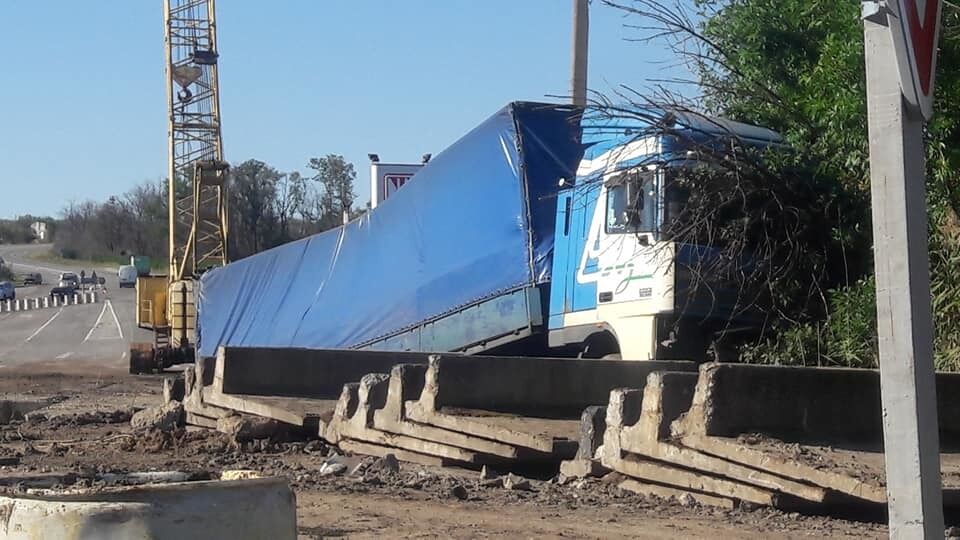 На трассе под Запорожьем произошло ДТП с фурой