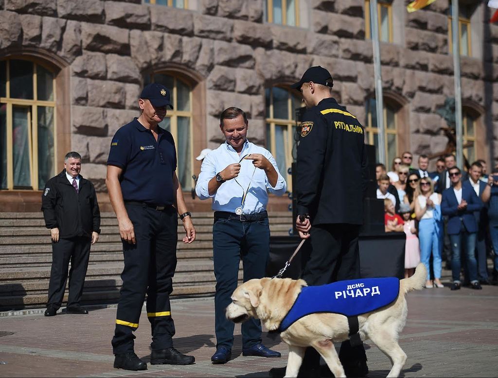 Ляшко поздравил собак-спасателей с праздником: опубликовано видео