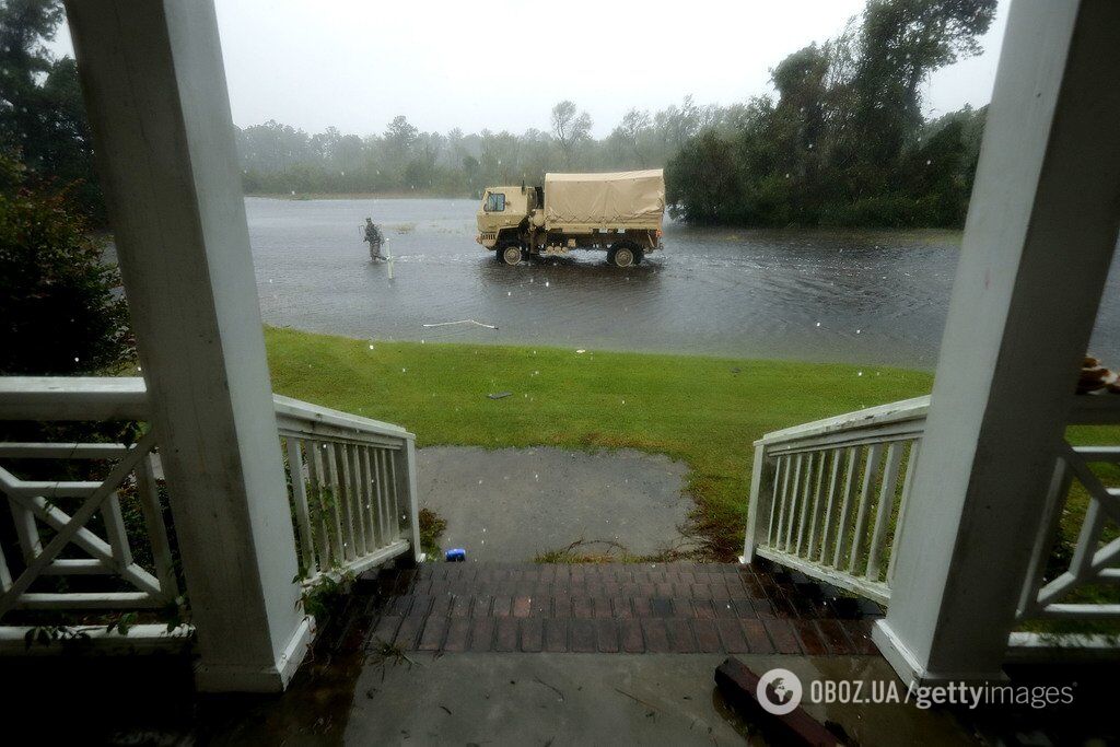  "Это просто монстр!" Ураган "Флоренция" в США разгромил дома и затопил улицы. Свежие фото и видео
