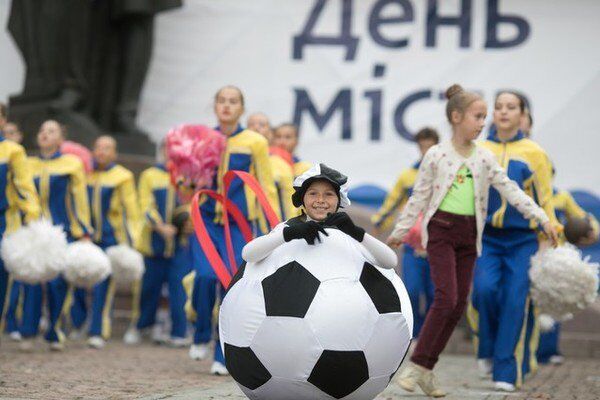''Хочуть війни?'' В мережі показали сумну відмінність між дітьми України
