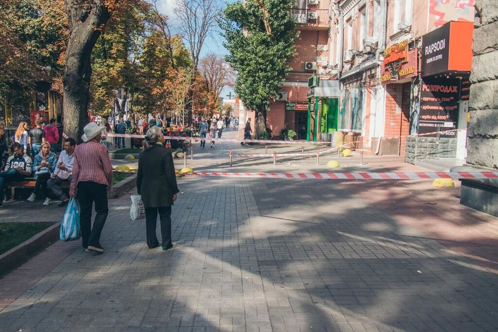 В Киеве рухнула часть исторического здания: фото и видео