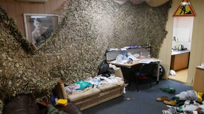 Портрет Гітлера і свастика: в Києві поліція знайшла офіс бунтівників з-під ГПУ