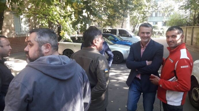 Портрет Гітлера і свастика: в Києві поліція знайшла офіс бунтівників з-під ГПУ