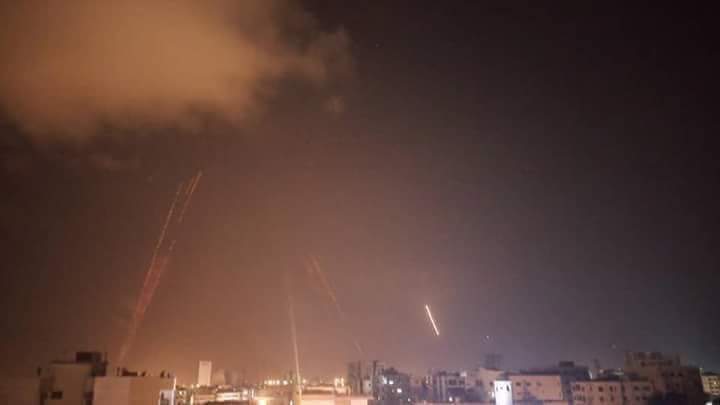 По Сирии нанесли новые ракетные удары: фото и видео атаки