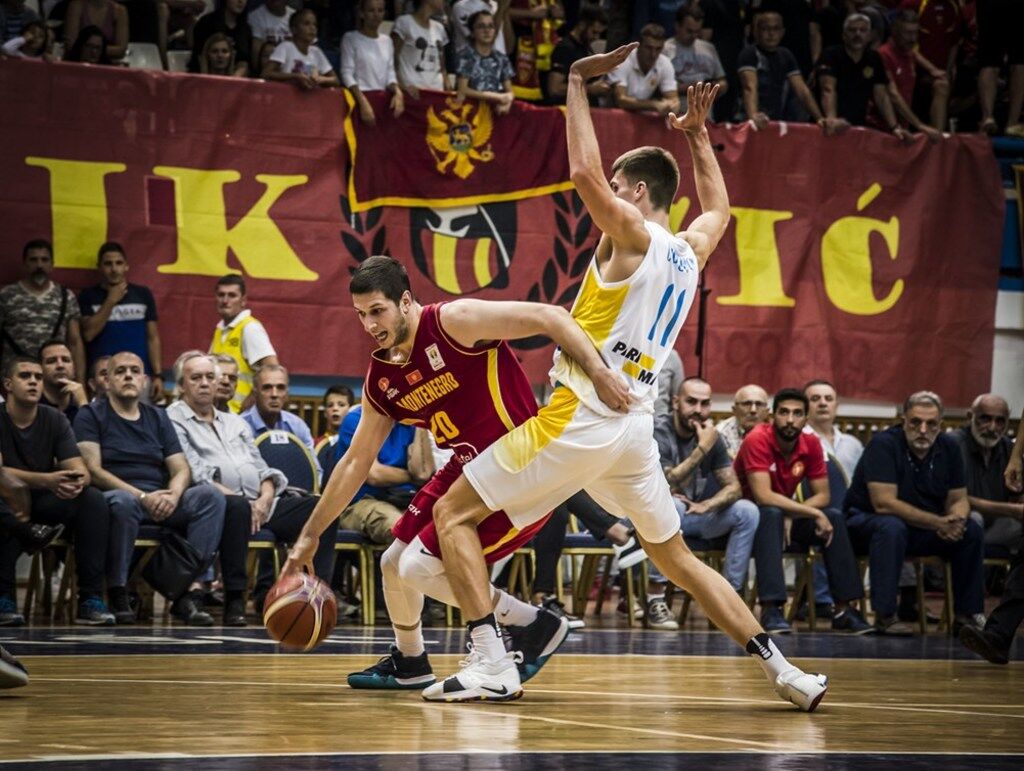 На фолах: как Украина проиграла в Черногории в отборе КМ-2019 - фоторепортаж