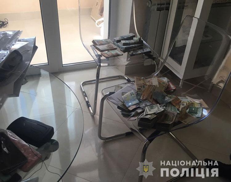 В Запорожской государственной академии во время обысков изъяли валюты на 5,5 миллионов гривен