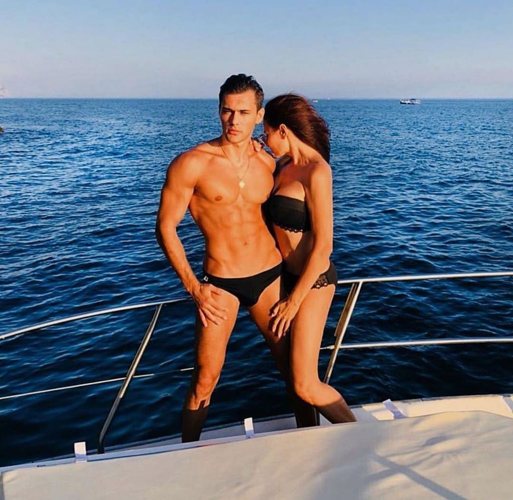  49-летняя российская звезда забеременела благодаря ЭКО: как она выглядит