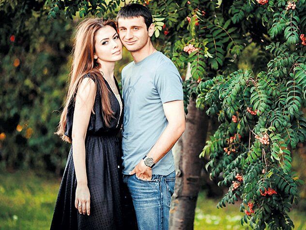 Алан Дзагоев с женой