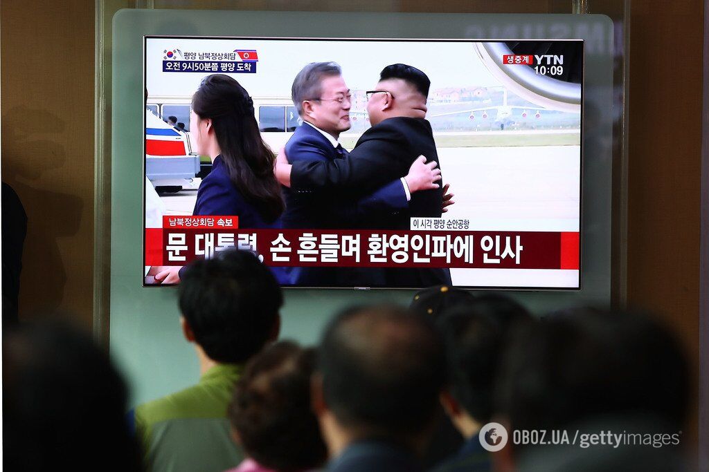  Кин Чен Ын принимает главу Южной Кореи: появились фото исторической встречи