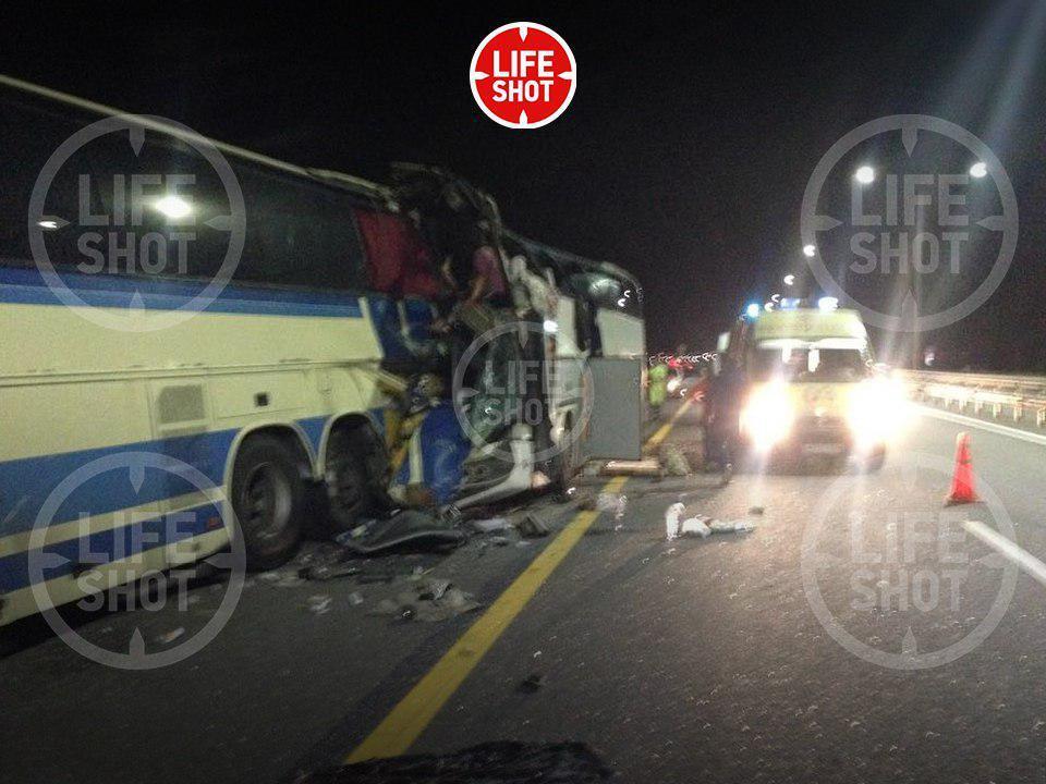 В России столкнулись два автобуса: погибли четверо, ранены десятки пассажиров. Первые фото и видео ДТП