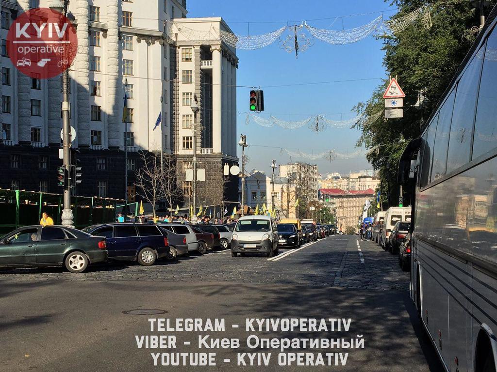 Центр Киева блокировали сотни авто на еврономерах