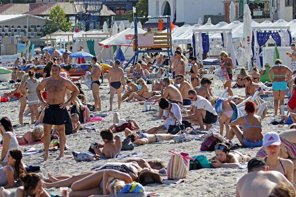 Пляжі забиті: Одеса показала Криму справжній оксамитовий сезон