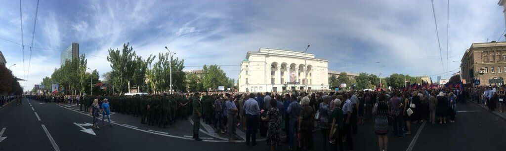 "Батя, ти був таким донецьким": в "ДНР" попрощалися із Захарченком