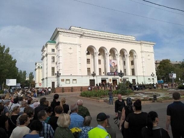 "Батя, ты был таким донецким": в "ДНР" попрощались с Захарченко