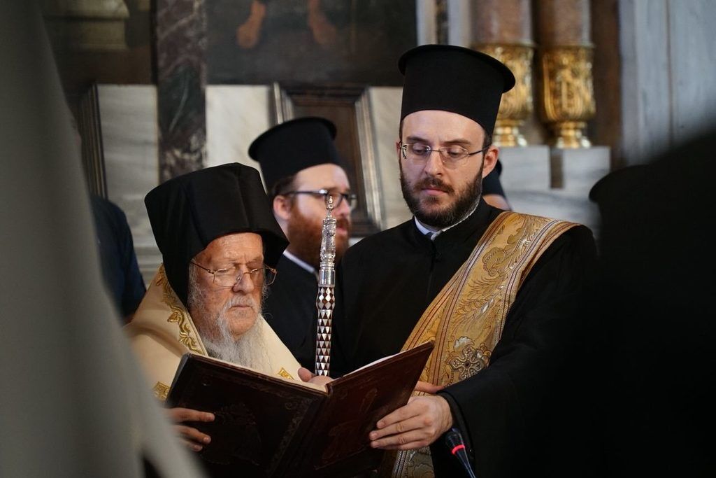Патриарх Варфоломей на молитве на начале Собора Константинопольской церкви