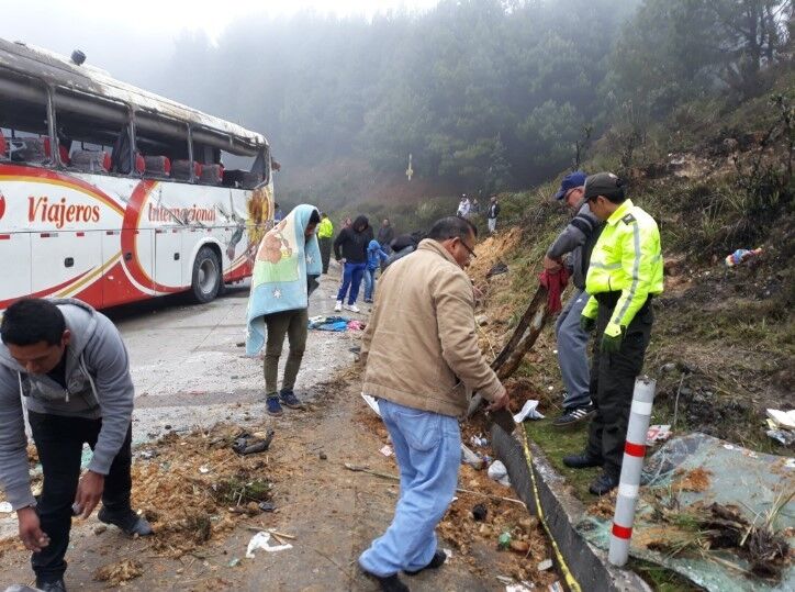 Десятки пострадавших: в Эквадоре разбился пассажирский автобус