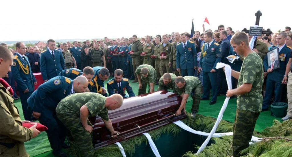 Закопали на "Донецькому морі": з'явилися фото і відео з похорону Захарченка