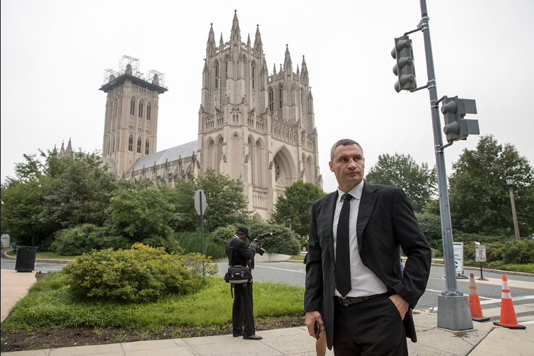 "Он был настоящим бойцом и патриотом": Кличко попрощался с Маккейном в США