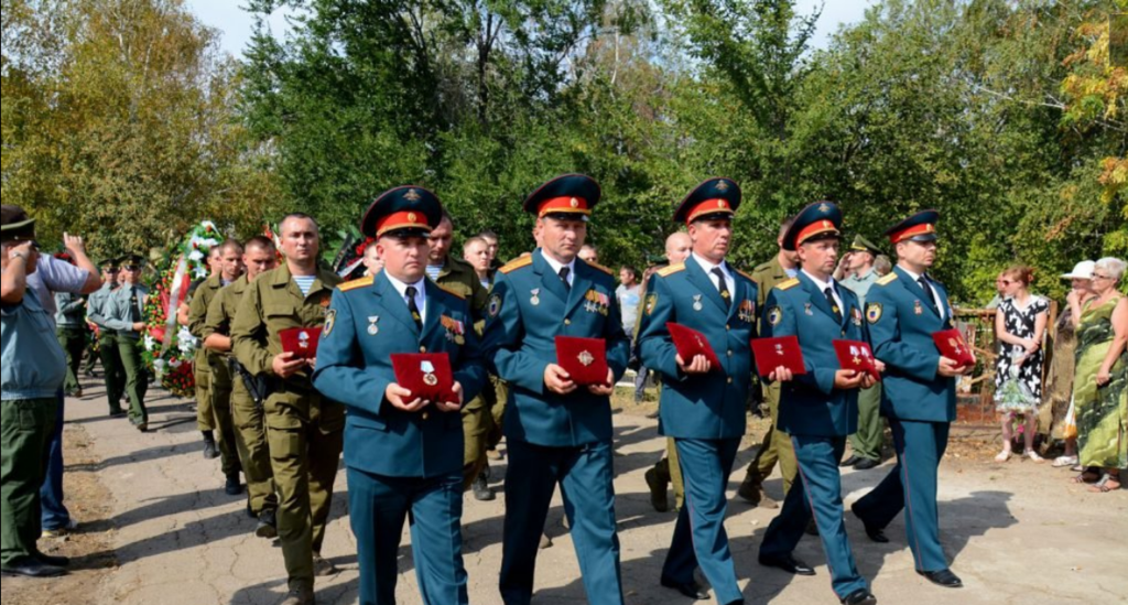 Закопали на "Донецькому морі": з'явилися фото і відео з похорону Захарченка