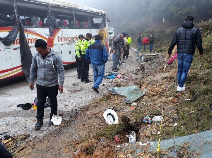 Десятки пострадавших: в Эквадоре разбился пассажирский автобус